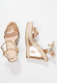 Laura Biagiotti Sandali con tacco - gold-coloured