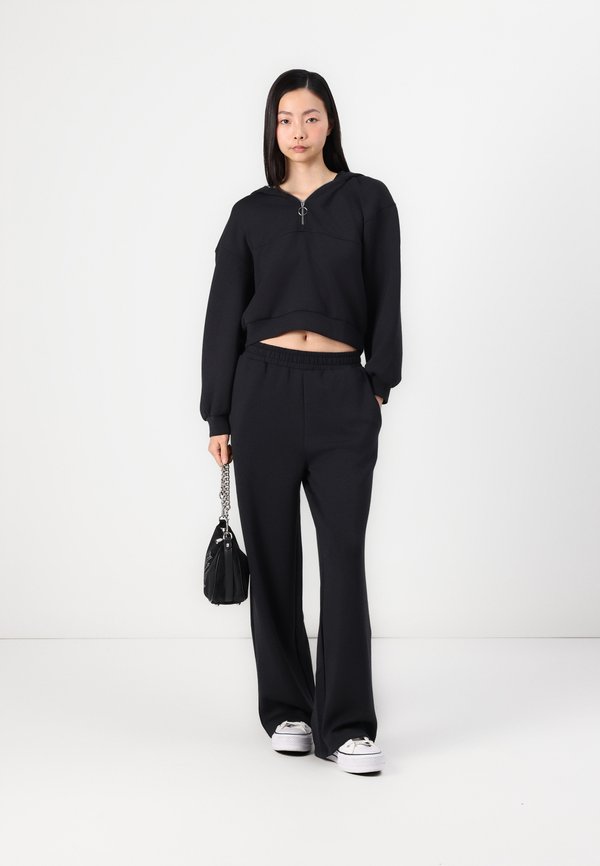 SET  - Trainingsanzug