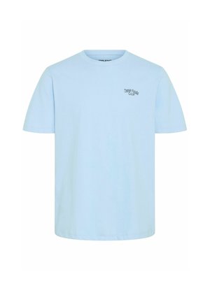 Lichtblauwe katoenen t-shirt met een ronde hals, korte mouwen en een klein zwart logo van de "Danish Foodie Club" op de borst gedrukt.