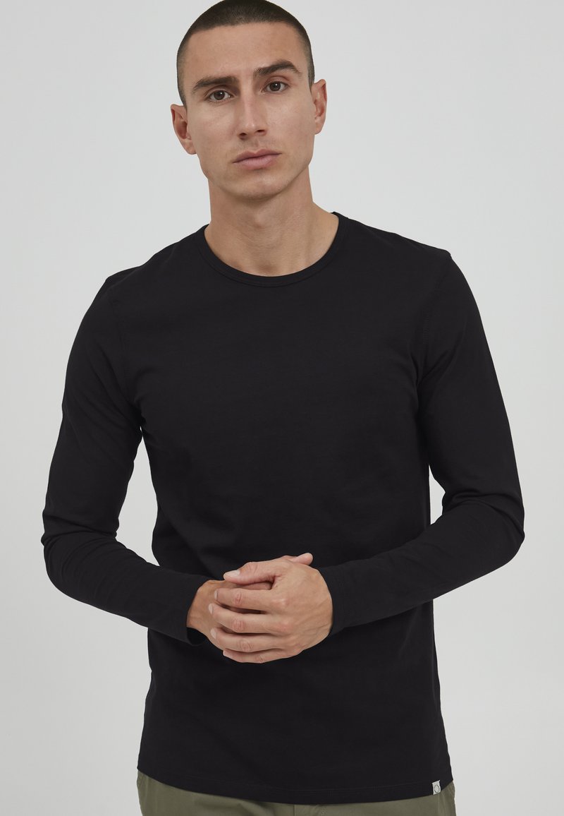 11 Project PRBledion - Topper langermet - black