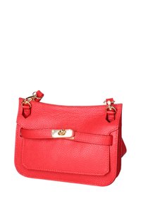 Borsa a mano in pelle rossa con finitura testurizzata, dotata di chiusura dorata e tracolla regolabile. Forma rettangolare elegante con tasca frontale.