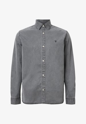 Camicia grigia con bottoni realizzata in un tessuto morbido, dotata di colletto classico, maniche lunghe e un piccolo logo ricamato sul lato sinistro del petto.