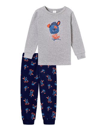 Grauer Pyjamaoberteil mit langen Ärmeln und einem Bärenmotiv sowie dem Text "Gute Nacht", kombiniert mit navyblauen Hosen, die ein spielerisches Bärenmuster in Blau und Orange zeigen.