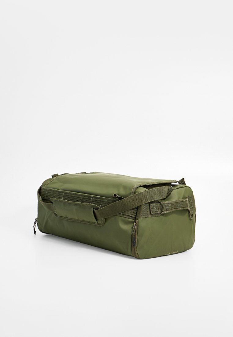 Olivgrüne Schultertasche aus strapazierfähigem Stoff, mit einem Reißverschlussverschluss, verstellbarem Gurt und Seitentaschen für zusätzlichen Stauraum.
