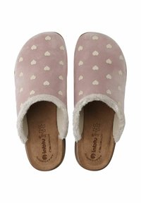 Zoccoli in suede rosa con motivi a cuore bianchi. Fodera morbida bianca attorno all'apertura, soletta soffice e suola piatta in gomma.