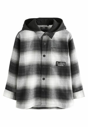 Camisa de cuadros en blanco y negro con capucha, que cuenta con un bolsillo, cierre de botones y un tejido texturizado en un patrón a rayas.