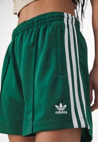 adidas Originals FIREBIRD - Trainingsbroek - collegiate green