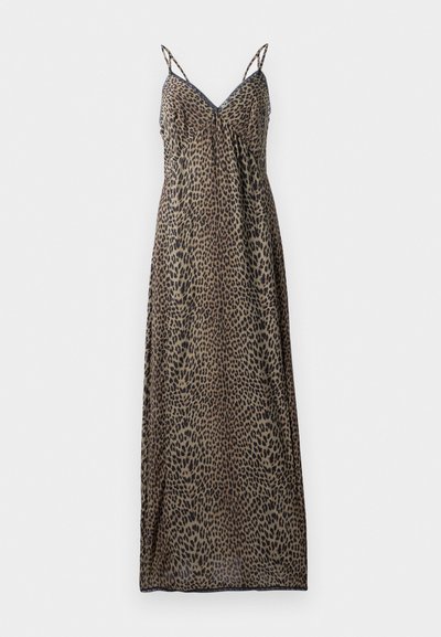 Abito maxi in stampa leopardata con spalline sottili, scollatura a V, design fluido, tessuto trasparente, toni terrosi di marrone e nero, e orlo dritto.