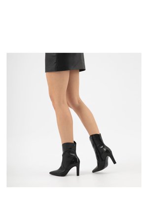 Wojas Stiefelette - black