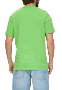 s.Oliver FRONTPRINT - T-shirt print - grün