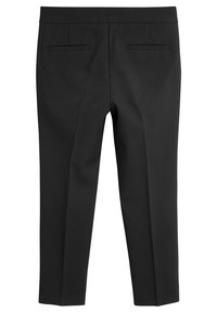 Schwarze, taillierte Hose mit schmaler Passform, ausgestattet mit Gesäßtaschen und einer glatten Stoffoberfläche. Auf Knöchelhöhe gesäumt für ein gepflegtes Erscheinungsbild.