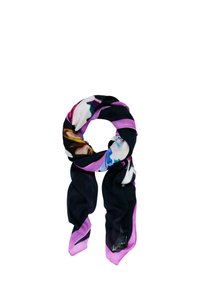 Foulard di seta con motivi floreali blu, gialli e bianchi su sfondo nero, bordato con strisce rosa e viola. Firma nell'angolo.
