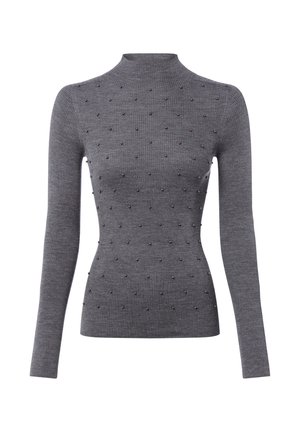 Pull en maille côtelée gris à manches longues, coupe ajustée, avec col montant et petites perles noires décoratives réparties uniformément sur le devant et les manches.