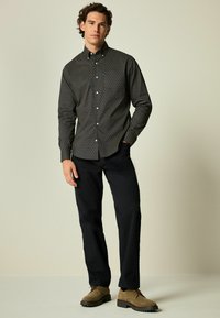 Next EASY IRON PRINTED OXFORD REGULAR FIT - Cămașă - navy blue yellow gold honeycomb