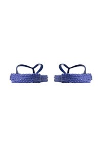 Infradito viola con suole in corda intrecciata e cinturini a forma di cuore. Realizzati in materiale tessuto, caratterizzati da un design piatto per un'uso casual.