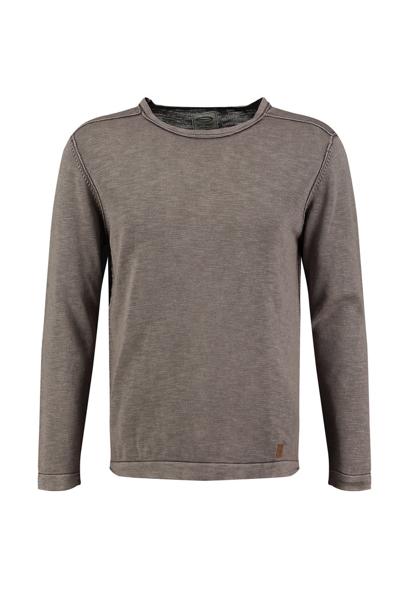 Bruine lange mouwen shirt van een zachte, textuurstof met een ronde hals en gestikte accenten. Het heeft een klein merklabel aan de onderzijde.