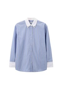 Chemise boutonnée rayée bleu et blanche à manches longues avec un col blanc. Présente de fines rayures verticales et une coupe décontractée.