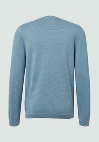 Hellblauer Pullover mit langen Ärmeln und glatter, strukturierter Oberfläche, mit rundem Ausschnitt und dezenten horizontalen Streifen.