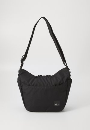 Borsa a spalla nera realizzata in tessuto resistente. Dotata di una forma arrotondata, tracolla regolabile e chiusura con zip, insieme a una tasca esterna.