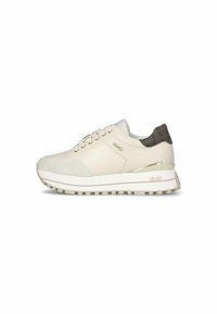 Sneaker beige con tomaia in pelle liscia, accenti in suede, un tacco di un marrone scuro con motivo e una suola bianca con battistrada in gomma.