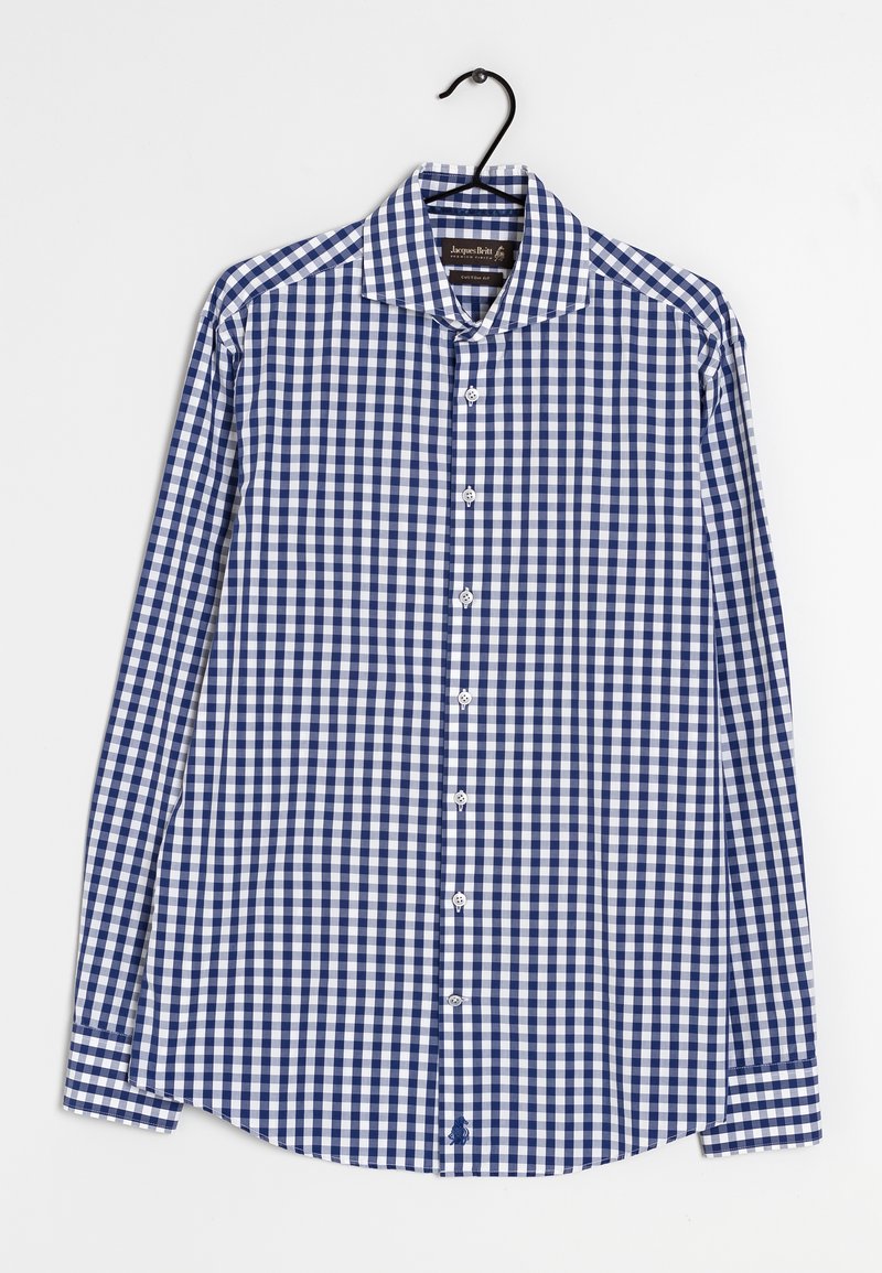 Chemise à rayures vichy bleues et blanches à manches longues, avec un bouton sur le devant, ourlet arrondi, texture du tissu apparemment lisse, dotée d'un col classique et de manches à poignet.