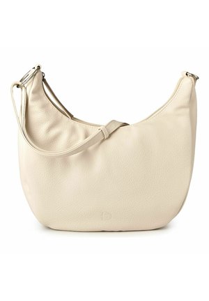 Bolso hobo de cuero color crema con una sola correa de hombro ajustable y superficie texturizada sutil sobre un fondo blanco.