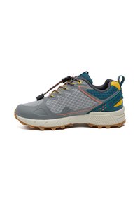 Chaussures de trail légères avec une tige en mesh gris, des accents turquoise et une semelle en caoutchouc robuste. Dotées d'un système de laçage rapide pour plus de commodité.