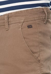 Blend BHNATAN SLIM FIT - Chino kalhoty - mocca brown