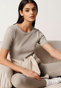 Next SLIM FIT SHORT SLEEVE - Paprasti marškinėliai - natural