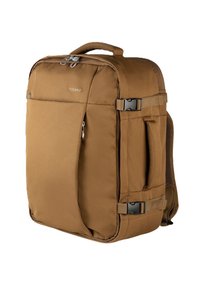 Sac à dos en tissu marron avec un design structuré, présentant une poche zippée à l'avant, des bretelles rembourrées et des accents en plastique.
