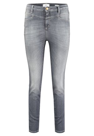Smaltsiddende grå denimjeans med falmede områder, forlommer, bæltestropper og knaplukning.