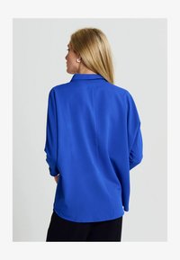 Selezionato, brilliant blue