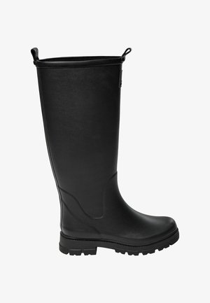 Høj sort gummistøvle med struktureret sål og trækflapper foran og bagpå øverst for nem påtagning.