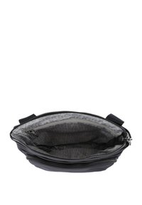 Borsa nera con zip, caratterizzata da un esterno liscio e una finitura texturizzata. L'interno presenta un rivestimento grigio con un motivo a logo ripetuto e una tasca con zip aggiuntiva.