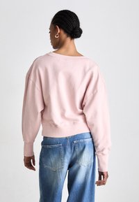 Thumbnail Image 4