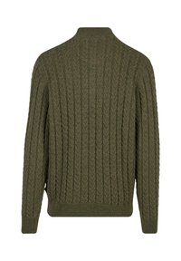 Olijfgroen kabelgebreid truitje met een hoge kraag, geribbelde manchetten en zoom. Geweven patroon in het geheel, met een aansluitende pasvorm.
