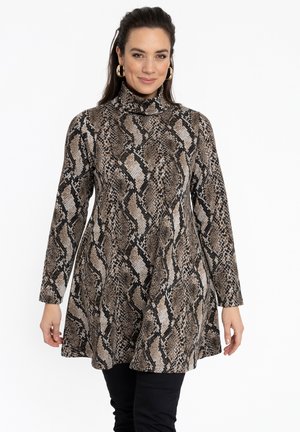 Turtleneck-Tunika im Schlangenprint mit Farbtönen in Braun, Schwarz und Beige. Lange Ärmel und eine ausgestellte, lässige Passform.