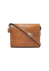Borsa messenger in pelle marrone con tracolla regolabile, patta frontale e etichetta con logo su sfondo bianco.
