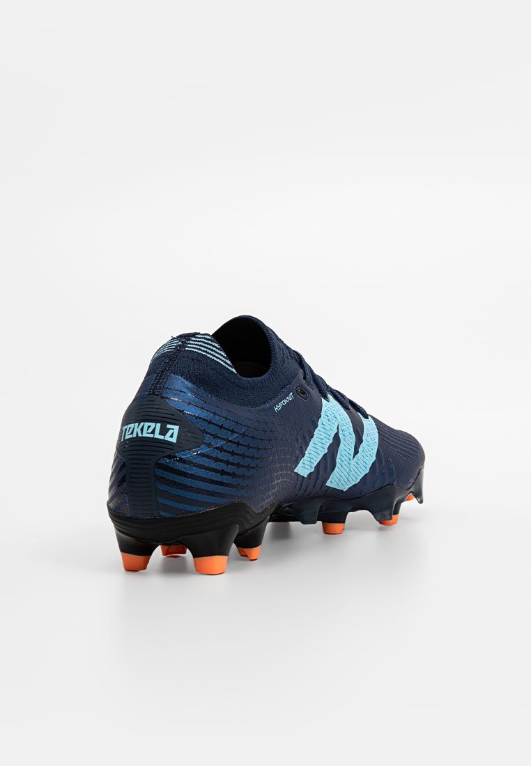 Fußballschuhe für festen Untergrund