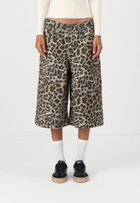 The Ragged Priest Short - brown