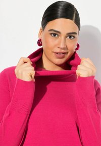 Ulla Popken ROLLKRAGEN BÜNDCHEN - Pullover - red pink