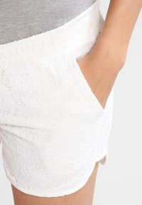 MAMALICIOUS Shorts - white