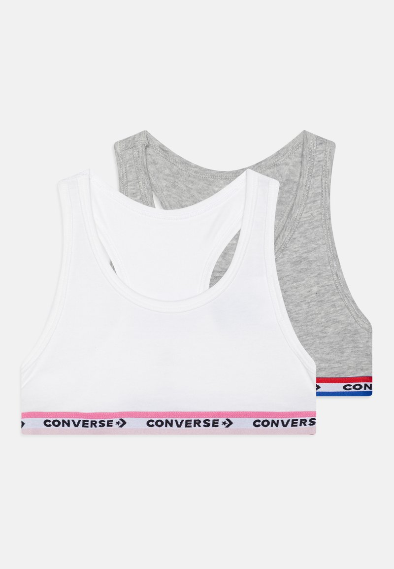 Dois tops em branco e cinza mescla, com cintas elásticas contrastantes apresentando o texto preto "CONVERSE" e detalhes coloridos. Material suave em mistura de algodão.