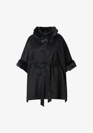 Cappotto nero con rifiniture in pelliccia sintetica lungo il colletto e le maniche, dotato di cintura da annodare e chiusure a toggle. Realizzato in materiale liscio e morbido.