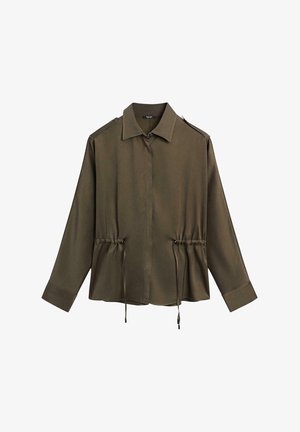 Chemise boutonnière olive, à manches longues, avec une taille cintrée, dotée de cordons de serrage et d'accents aux épaules. Tissu lisse, design avec col.