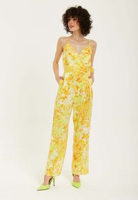 Liquorish AND ORANGE FLORAL PRINT V-NECK  - Jumpsuit - yellow