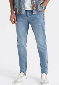 Ombre - CARROT FIT - Slim fit jeans - light blue Miniatuurafbeelding 1