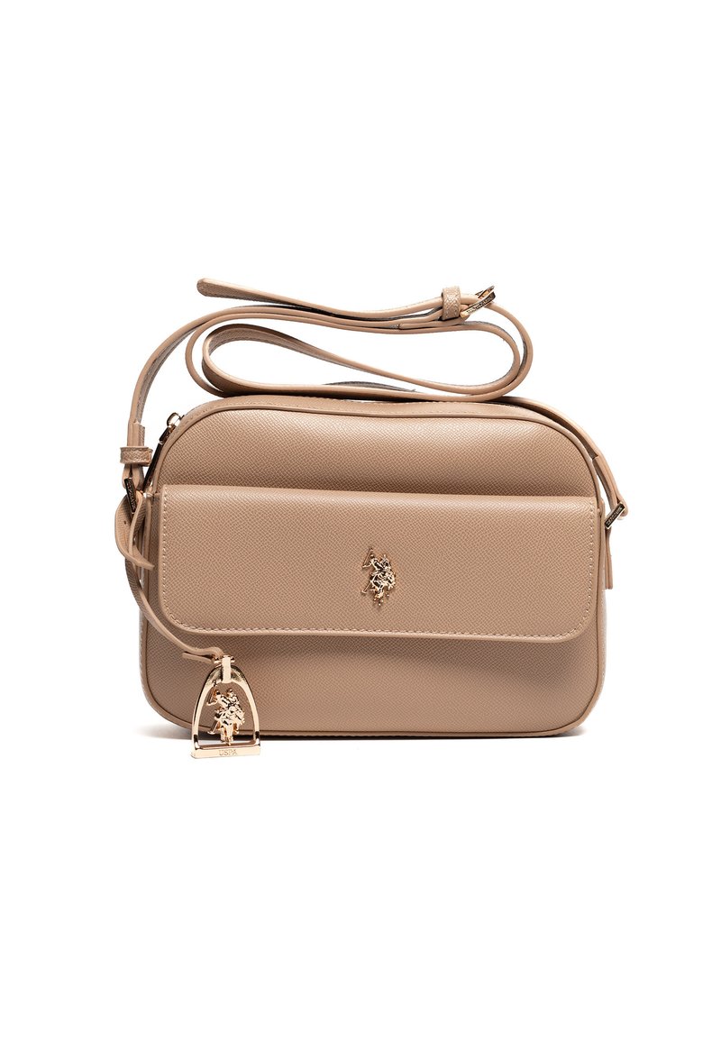 Beżowa skórzana torba na ramię o gładkiej fakturze, z zamkiem błyskawicznym, przednią klapą oraz złotym metalowym wykończeniem z ozdobnym emblematem logo.