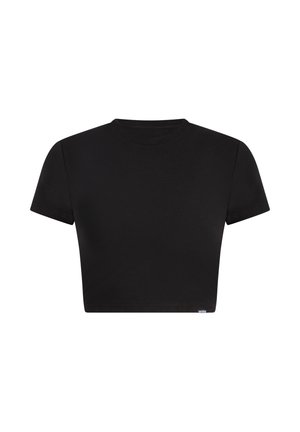 Sort croppet t-shirt lavet af blød bomuld, med korte ærmer og rund halsudskæring. Simpelt design uden synlige mønstre eller dekorationer.