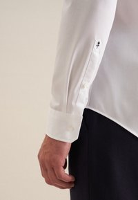 Seidensticker SHAPED - Camicia elegante - weiß